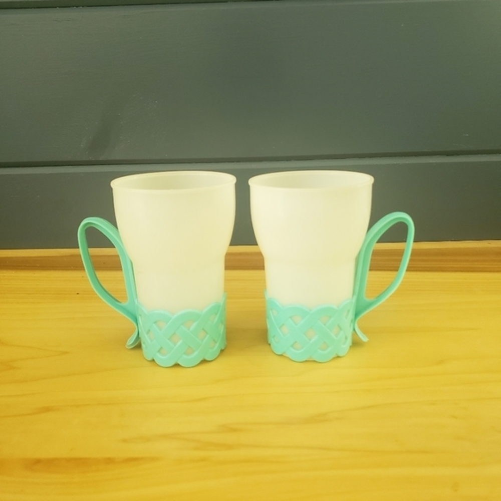 Vintage 60s/70s Plastic Cups